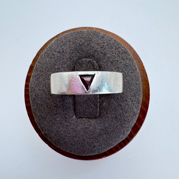 VTG Sterling Silver 925 Triangle Amethyst Bezel Set Band Ring Size 7.25 - Picture 1 of 8